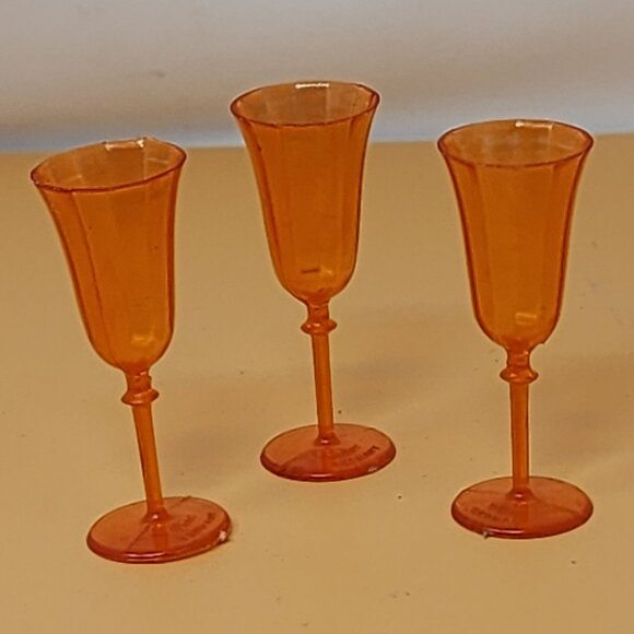 Vintage Superior Dollhouse Furniture Set Red&Yellow With 3 Wine Goblets Plastic - Picture 9 of 13